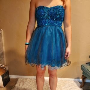 Short blue dress